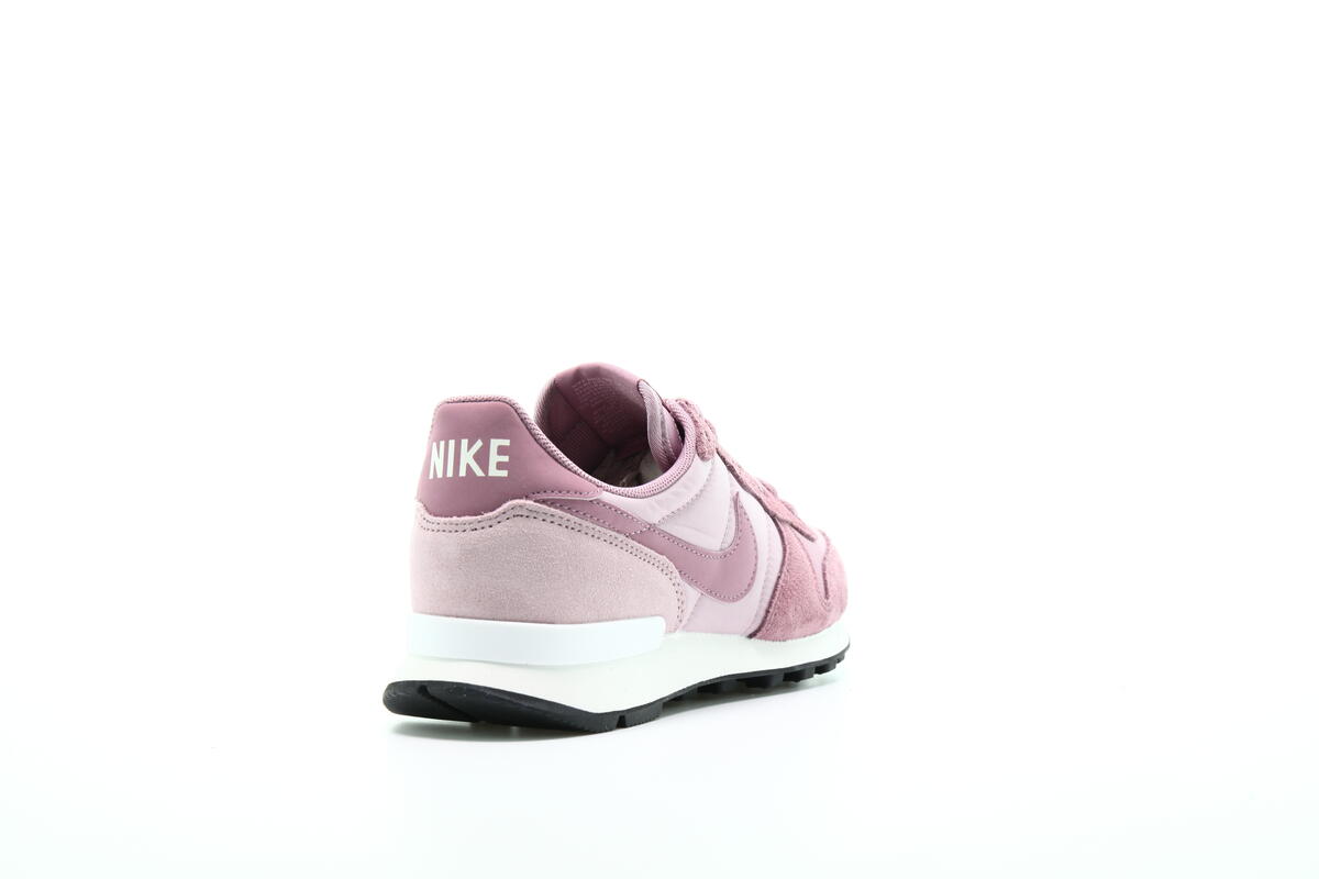 Nike internationalist hotsell dusty pink